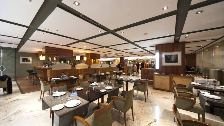 Philips hospitality lighting brings life to the bar at NH Hoteles Eurobuilding