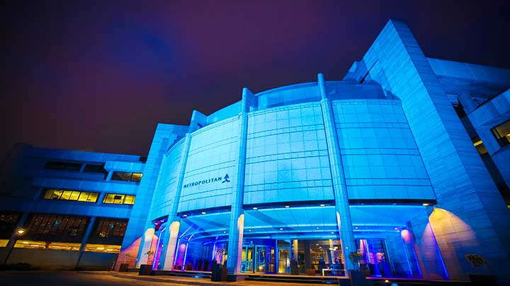 Philips Color Kinetics Vaya MP LED lights shine on the Metropolitan façade.