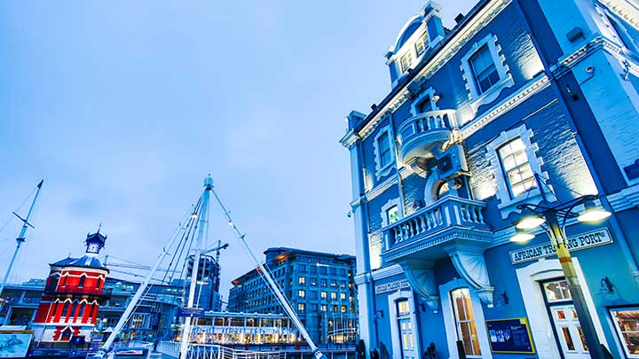 The iconic Port Captain’s Building at the heart of Cape Town’s popular tourist waterfront is once again centre of attention thanks to Philips Lighting.